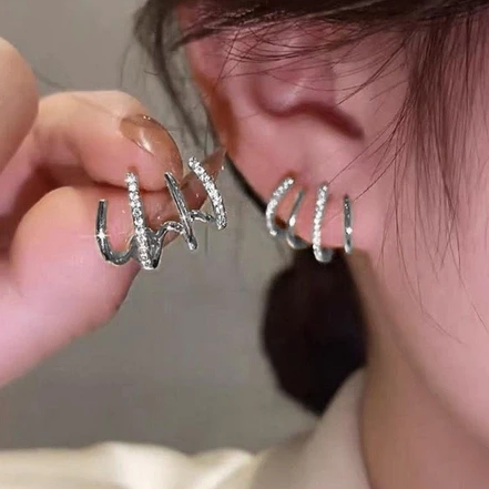 Brincos Quatro Pontas Folheado a Ouro 18K | Elegância e sofisticação em cada detalhe